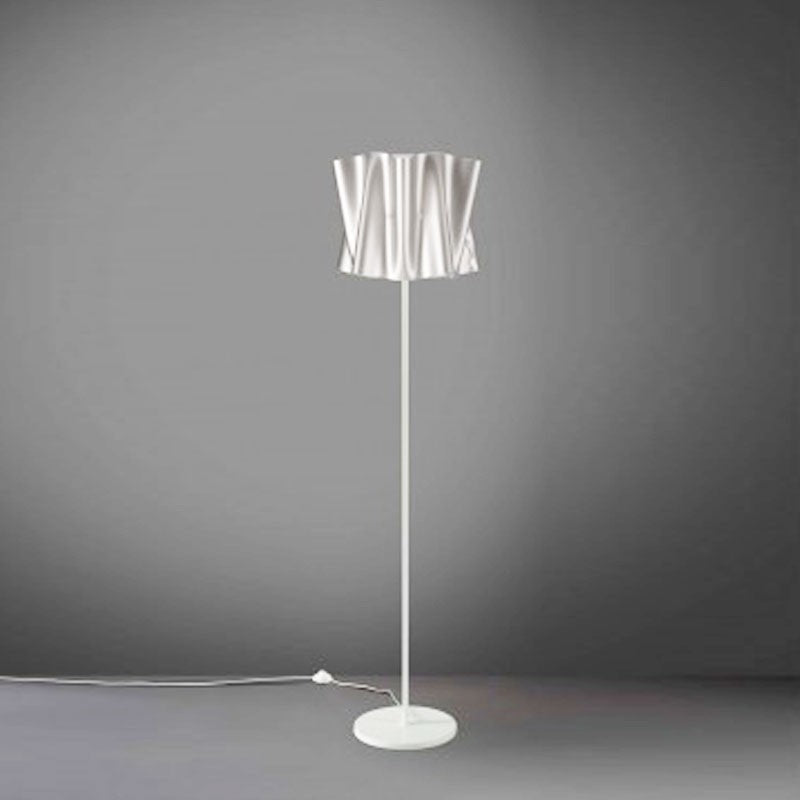 Lampadaire FOLIO en métal avec pied et tige, abat-jour Argent, diamètre 40x h164 cm