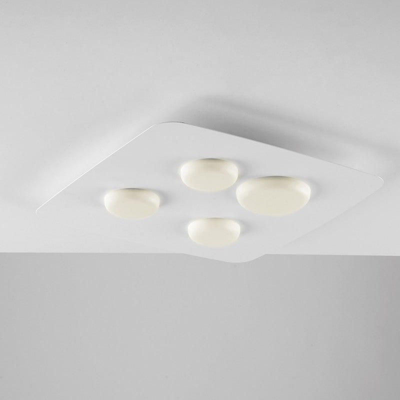 Plafonnier blanc en métal et aluminium avec quatre lumières LED intégrées 45x45x h5 cm