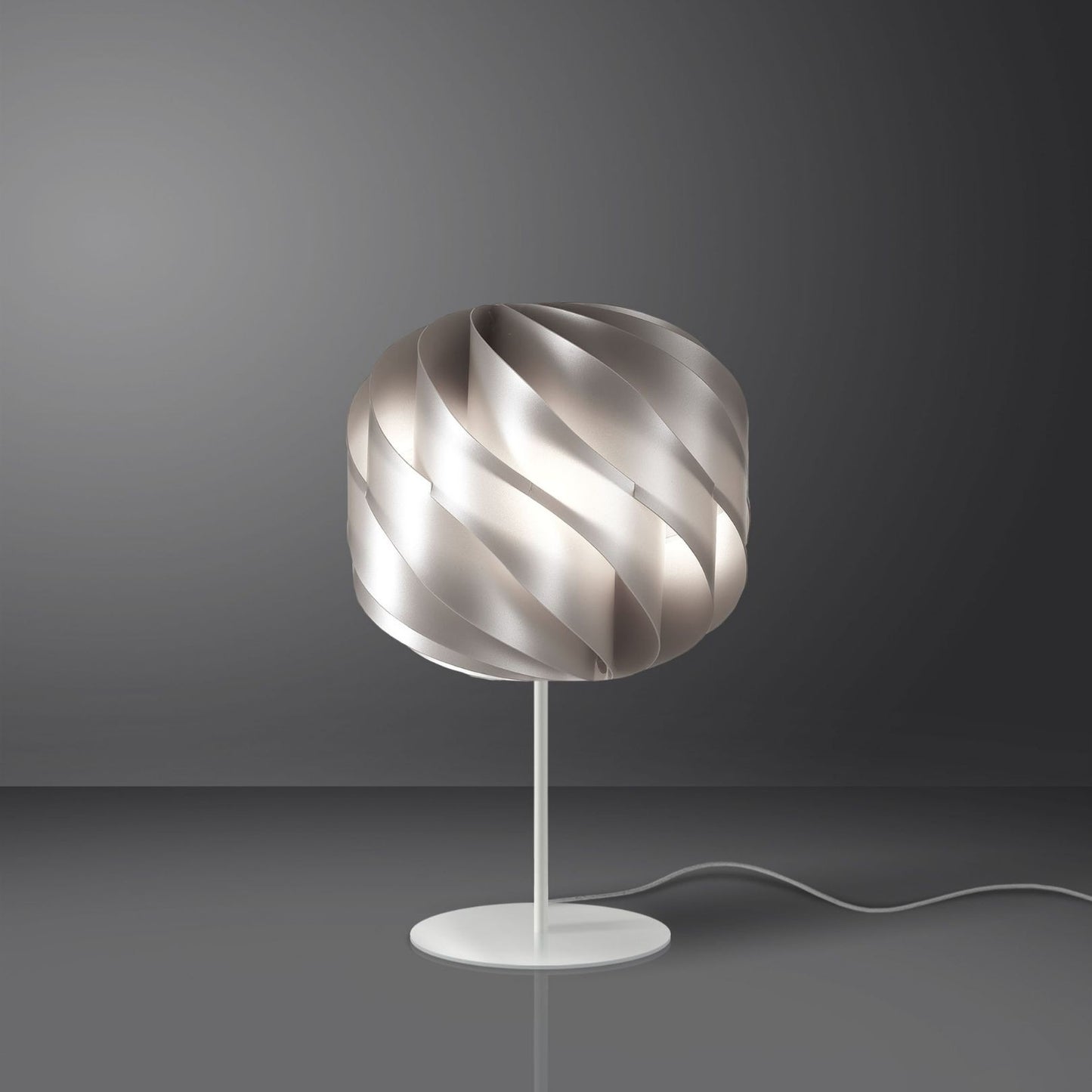 Lampe de table argentée en métal Cm. 25x44h
