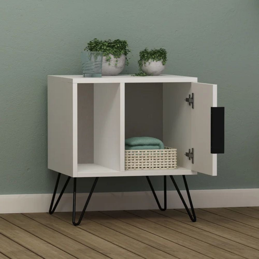 Table de chevet blanche Glynn avec porte et compartiment ouvert
