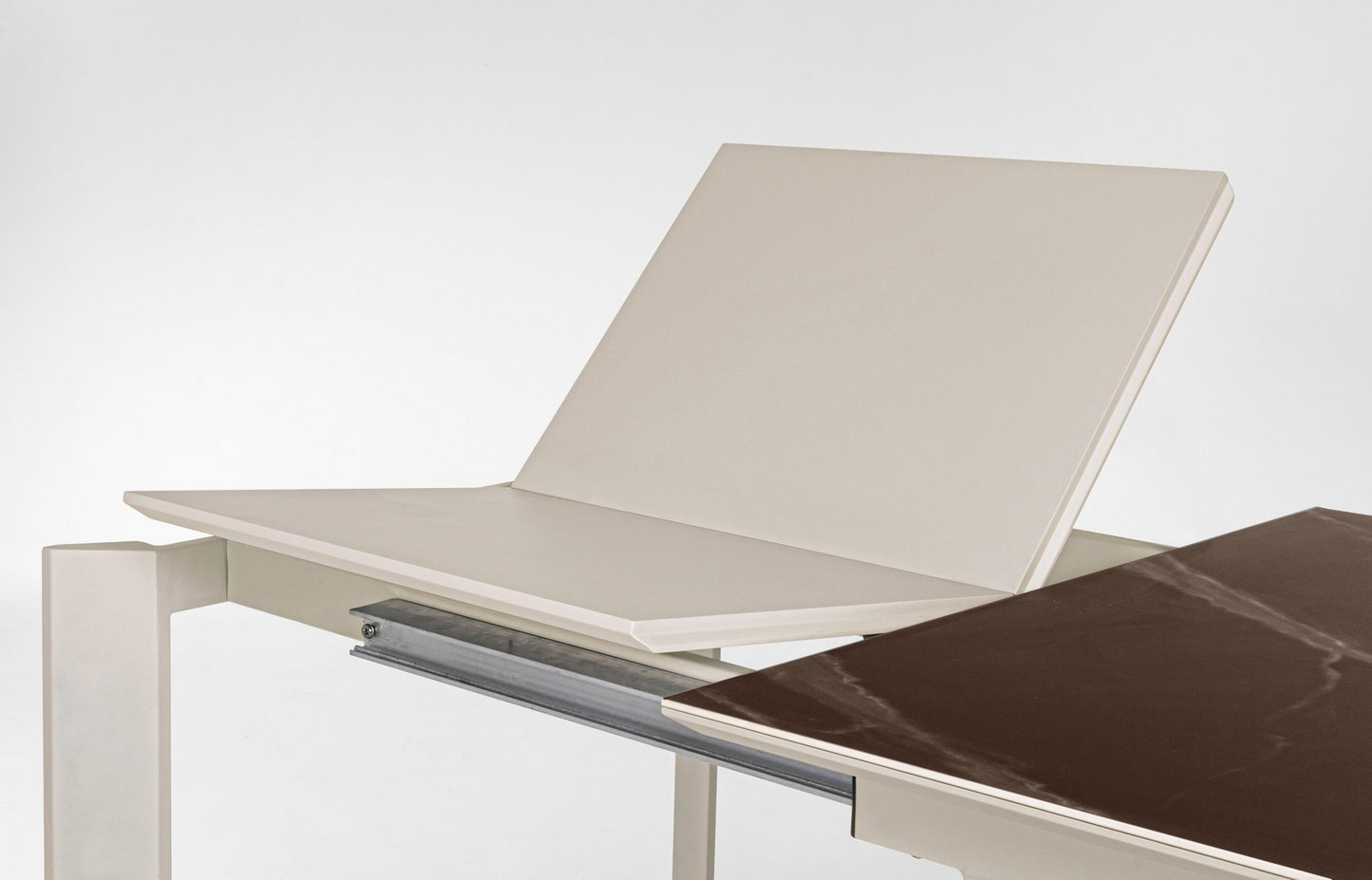 Table extensible Briva en marron brillant-gris tourterelle