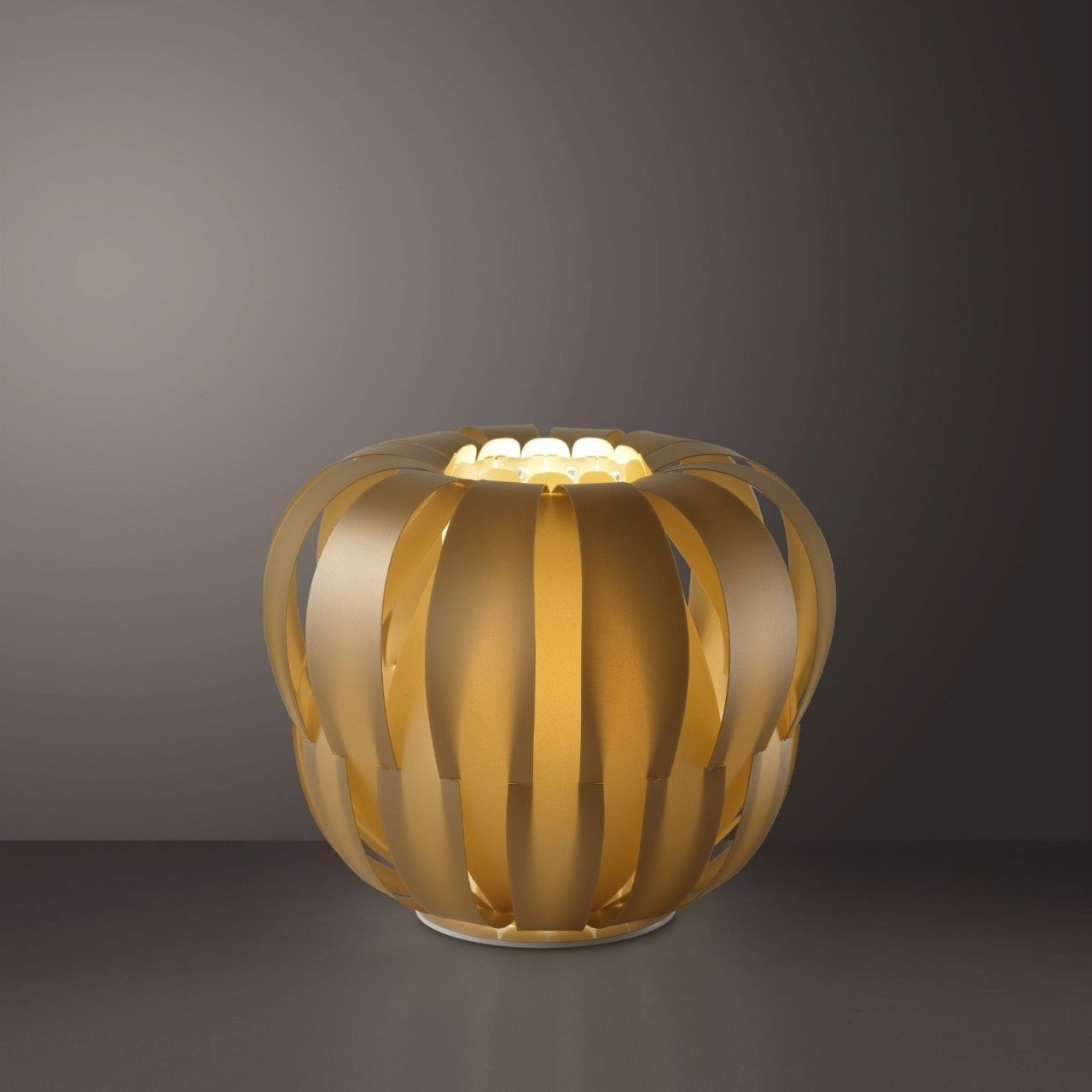 Nouvelle lampe de table dorée en métal blanc Cm. 29x23h