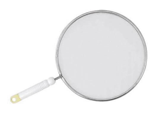 Pare-éclaboussures de 29 cm en maille d'aluminium avec poignée. Fabriqué en Italie.