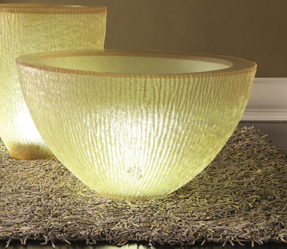 Vase en résine blanche 80x80x45h cm