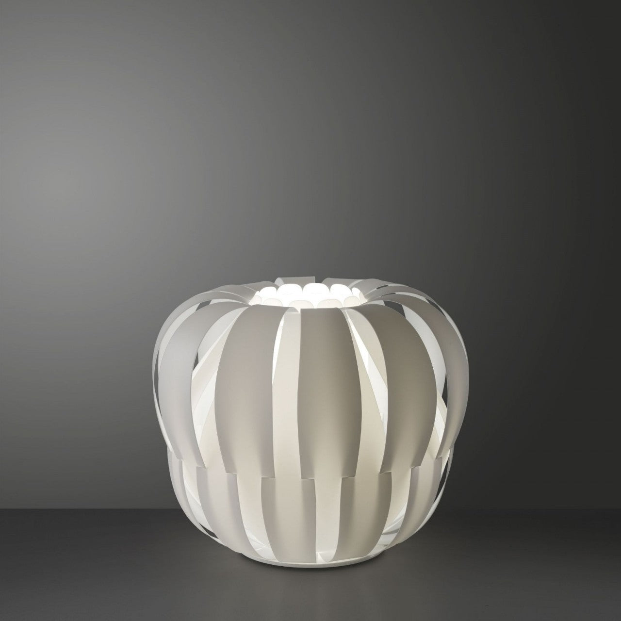 Lampadaire en métal blanc Cm. 60x55h