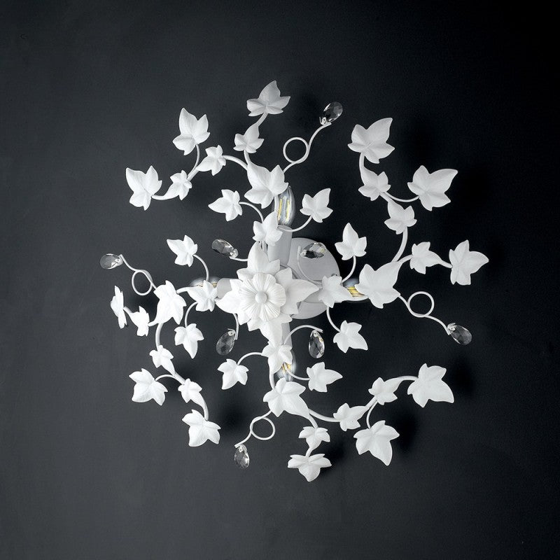 Plafonnier shabby en fer à quatre lumières blanches et strass, lierre 60 cm