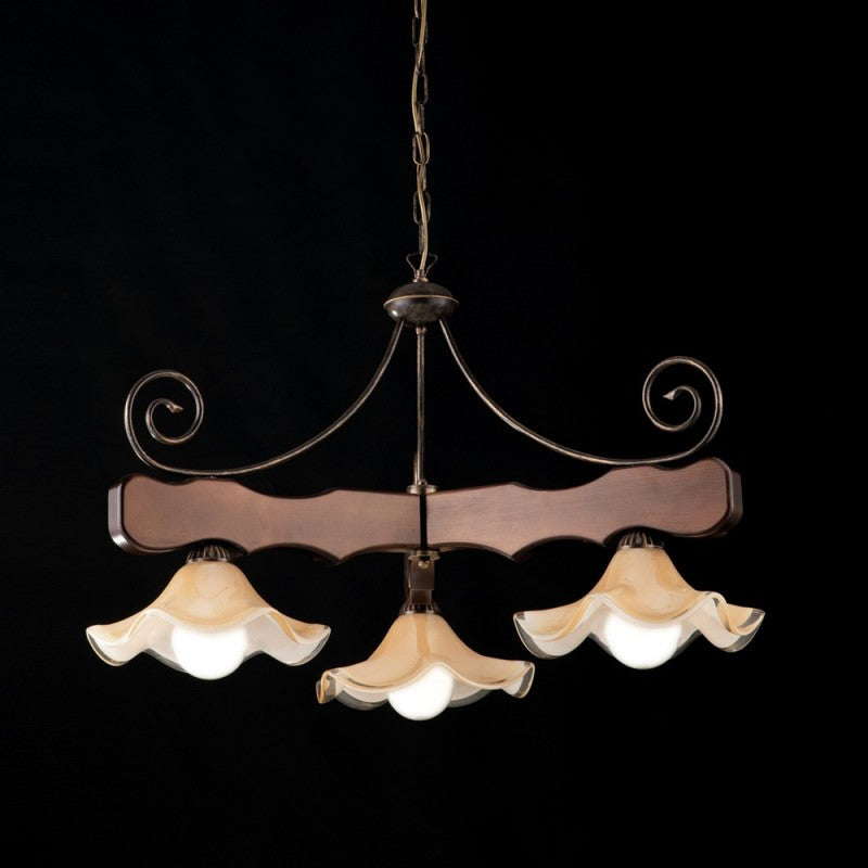 Lustre ancien en bois de noyer et fer à trois lumières, abat-jour en verre 80x h50 cm