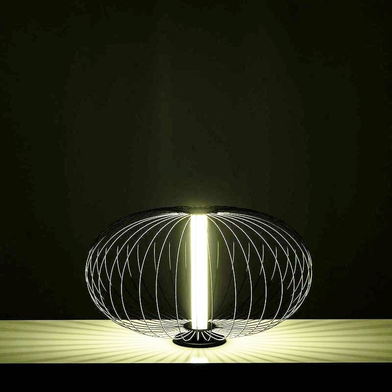 Lampe de table LED avec abat-jour en acier noir poli 50x50xh. 29 cm