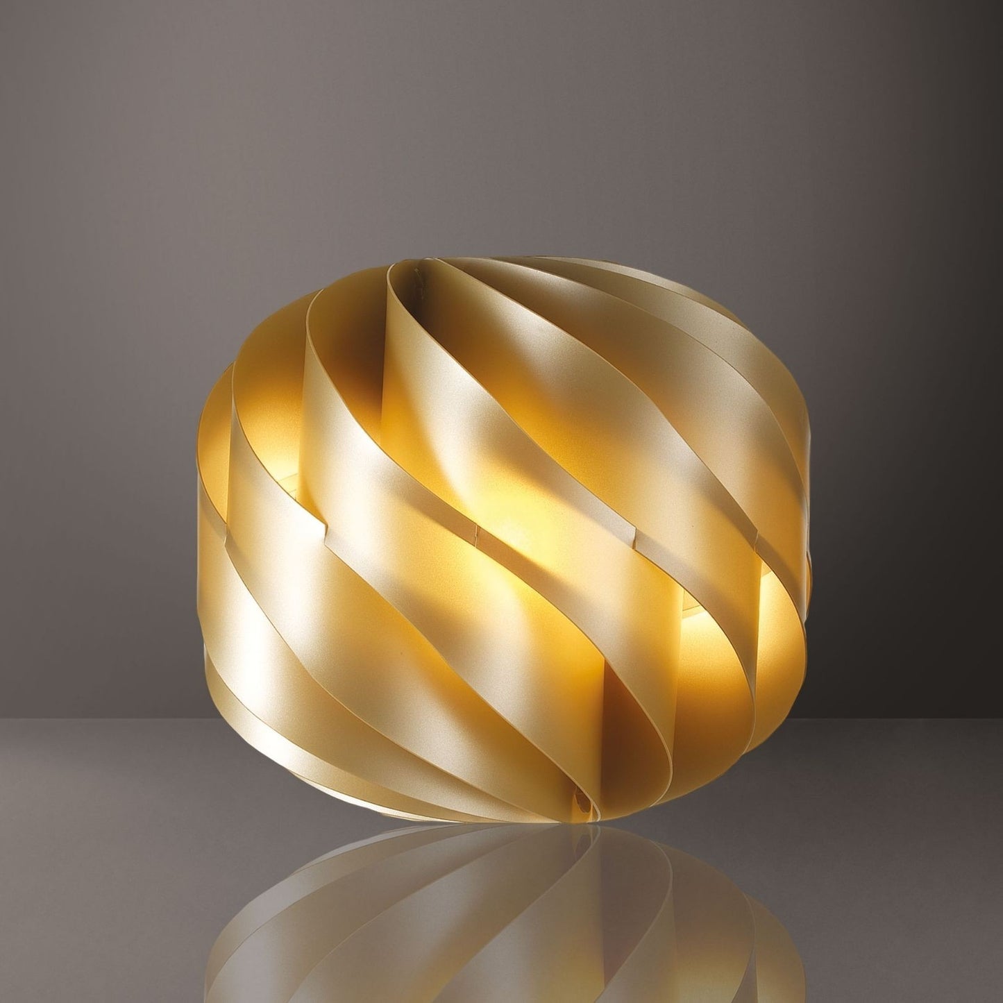 Nouvelle lampe de table en or Cm. 25x23h