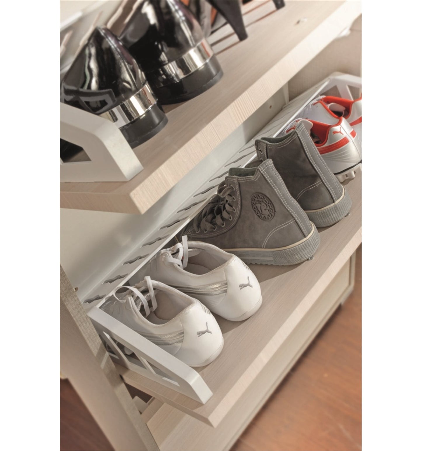 Meuble à chaussures à cinq portes pouvant accueillir jusqu'à 15 paires de chaussures en tissu/mélèze