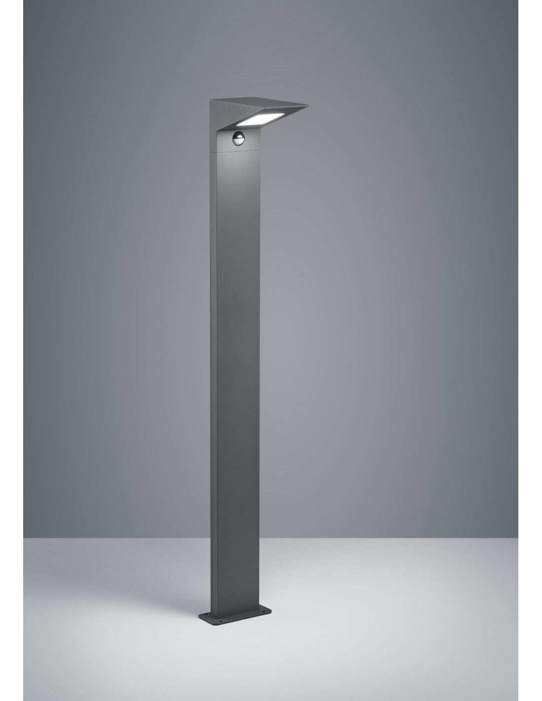 Poteau extérieur LED en aluminium anthracite IP54 avec détecteur de mouvement Nelson Trio Lighting