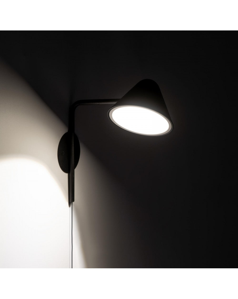 Applique LED Antares en métal STS noir