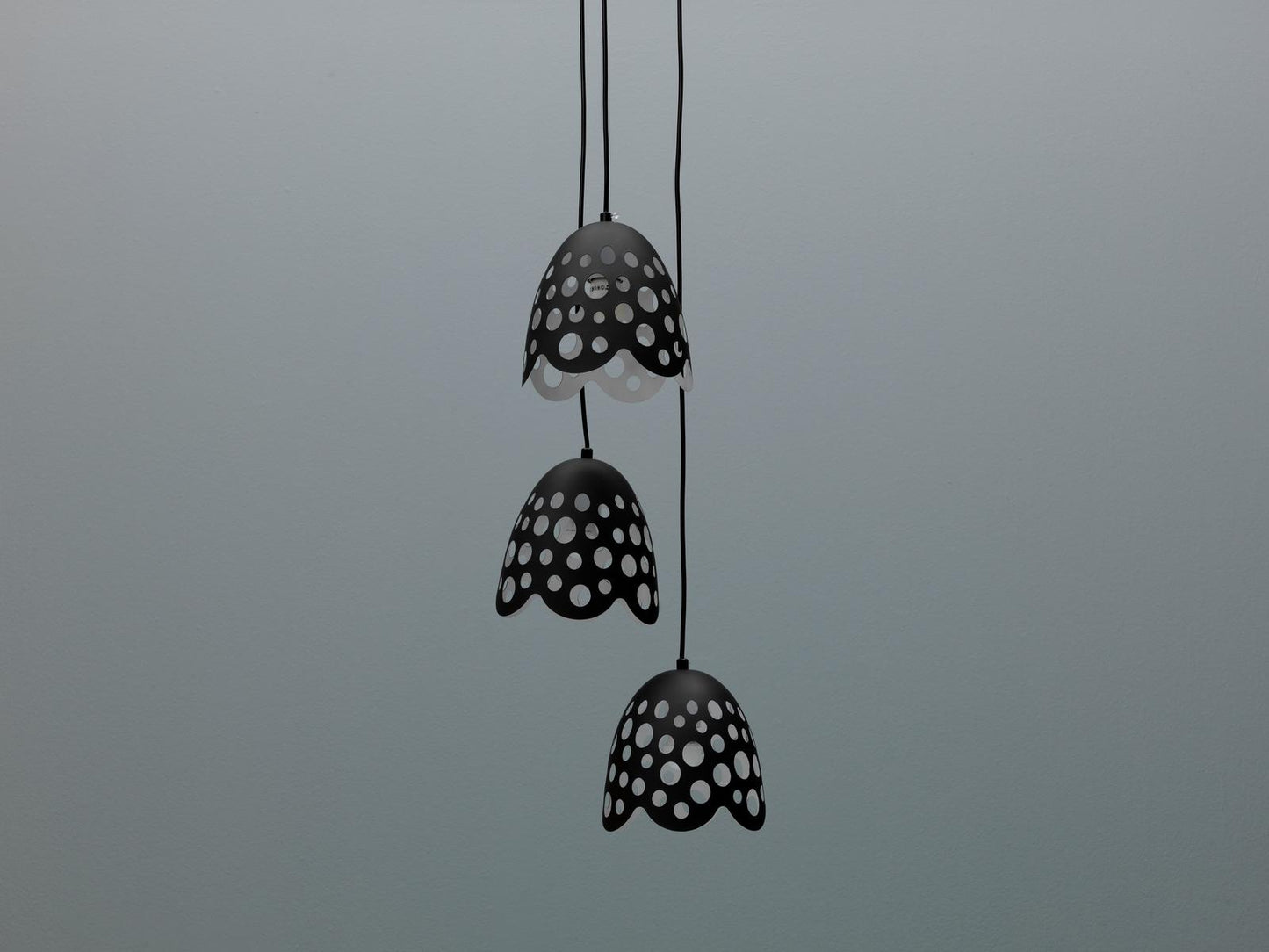 Suspension en métal avec abat-jour noir D19,5xP19,5x125h cm