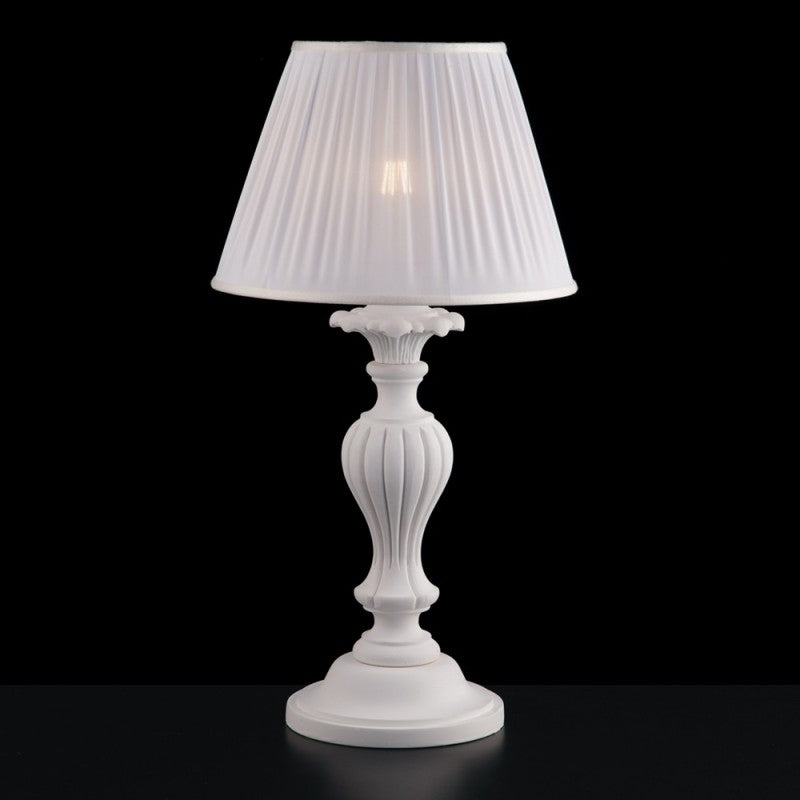 Lampe shabby blanche en bois et pâte de bois avec 1 lumière et abat-jour plissé blanc