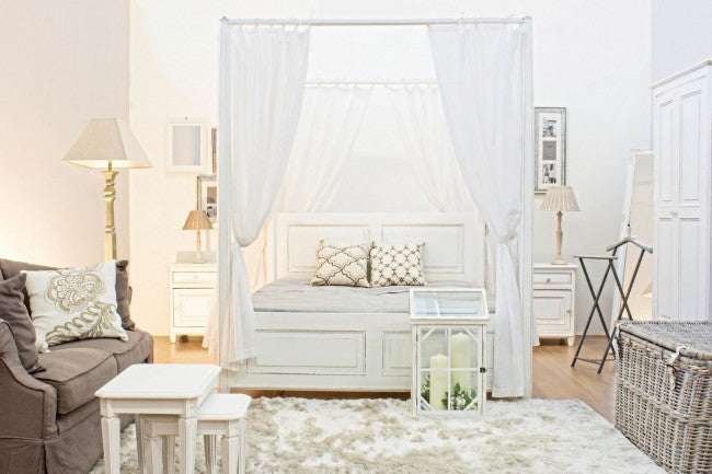 Table de chevet Colette en bois blanc 1 porte 1 tiroir 50 x 40 x 65 cm