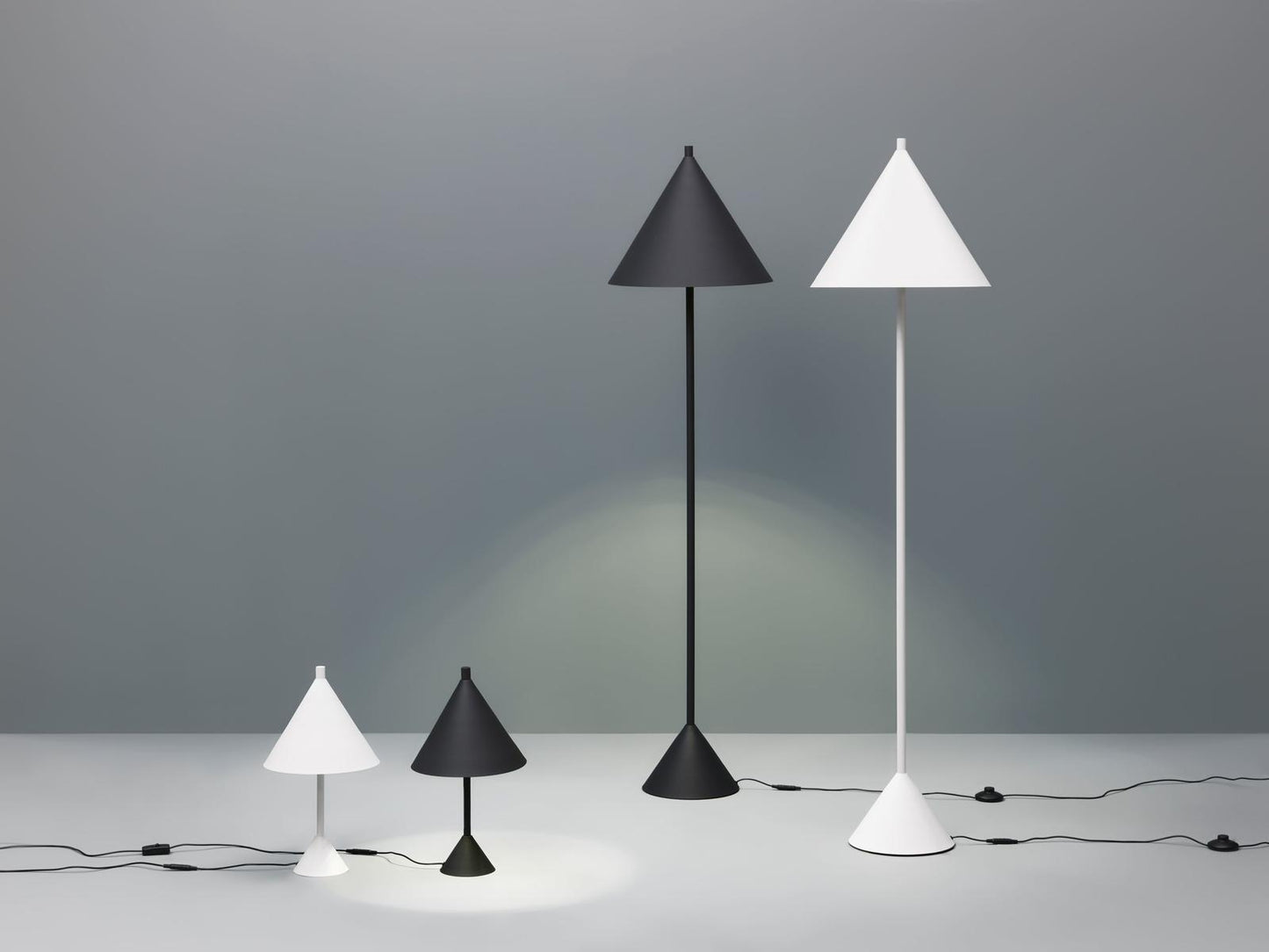 Lampadaire en métal noir D40xP40x156h cm