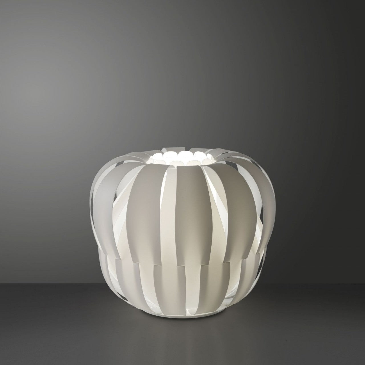 Lampe de table en métal blanc Cm. 29x23h