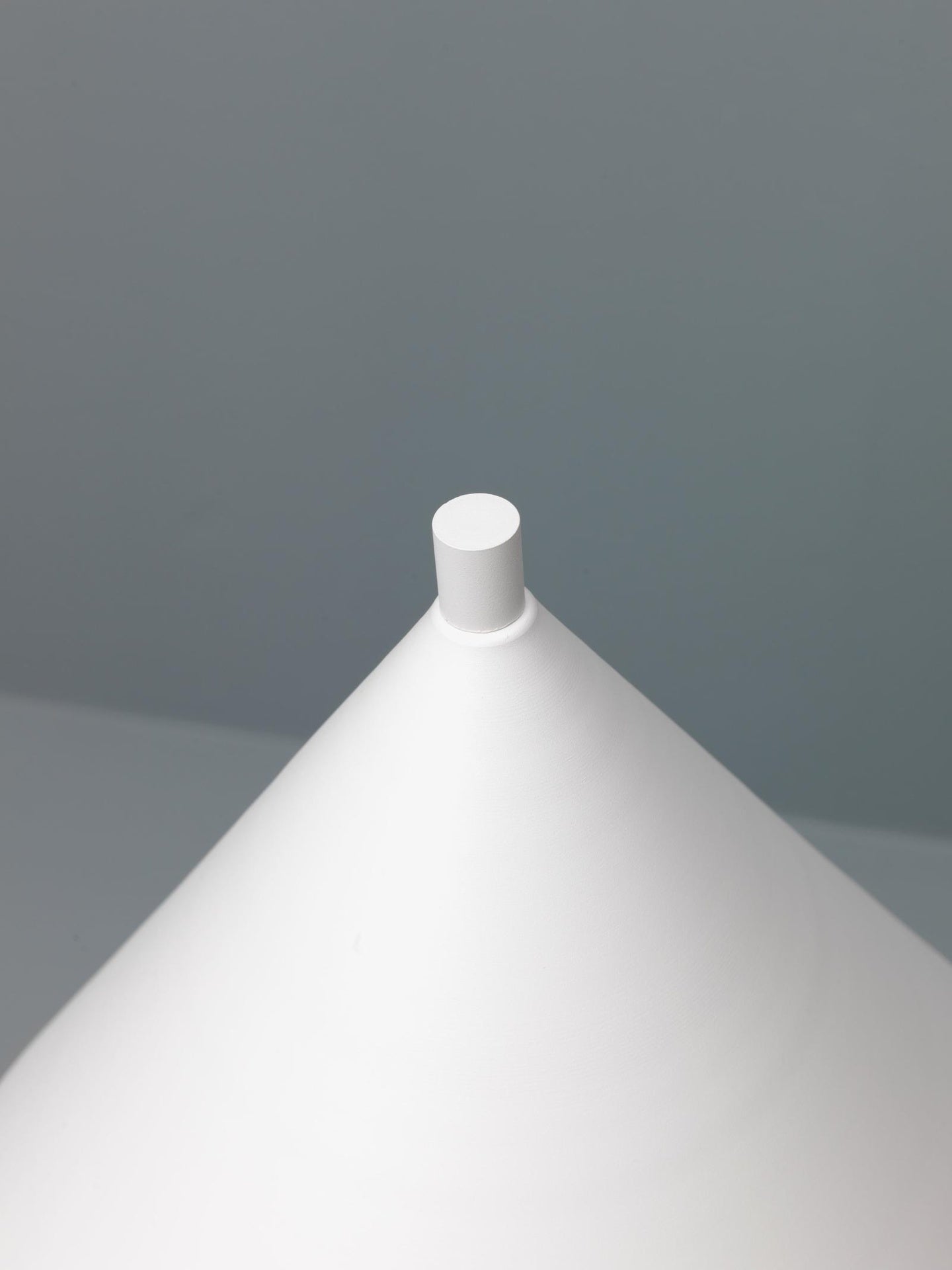 Lampadaire en métal blanc D40xP40x156h cm