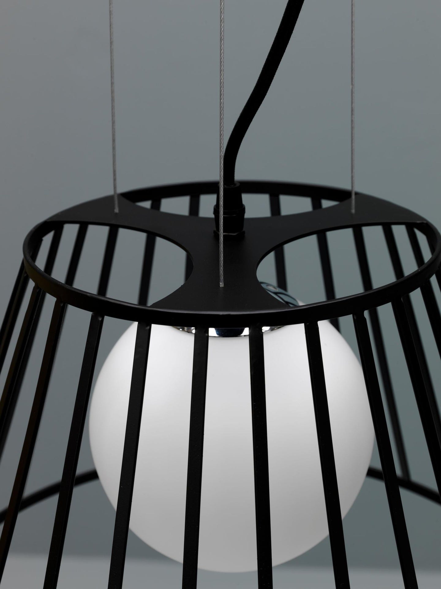Suspension en métal avec abat-jour noir D25/35xD20/35x120h cm