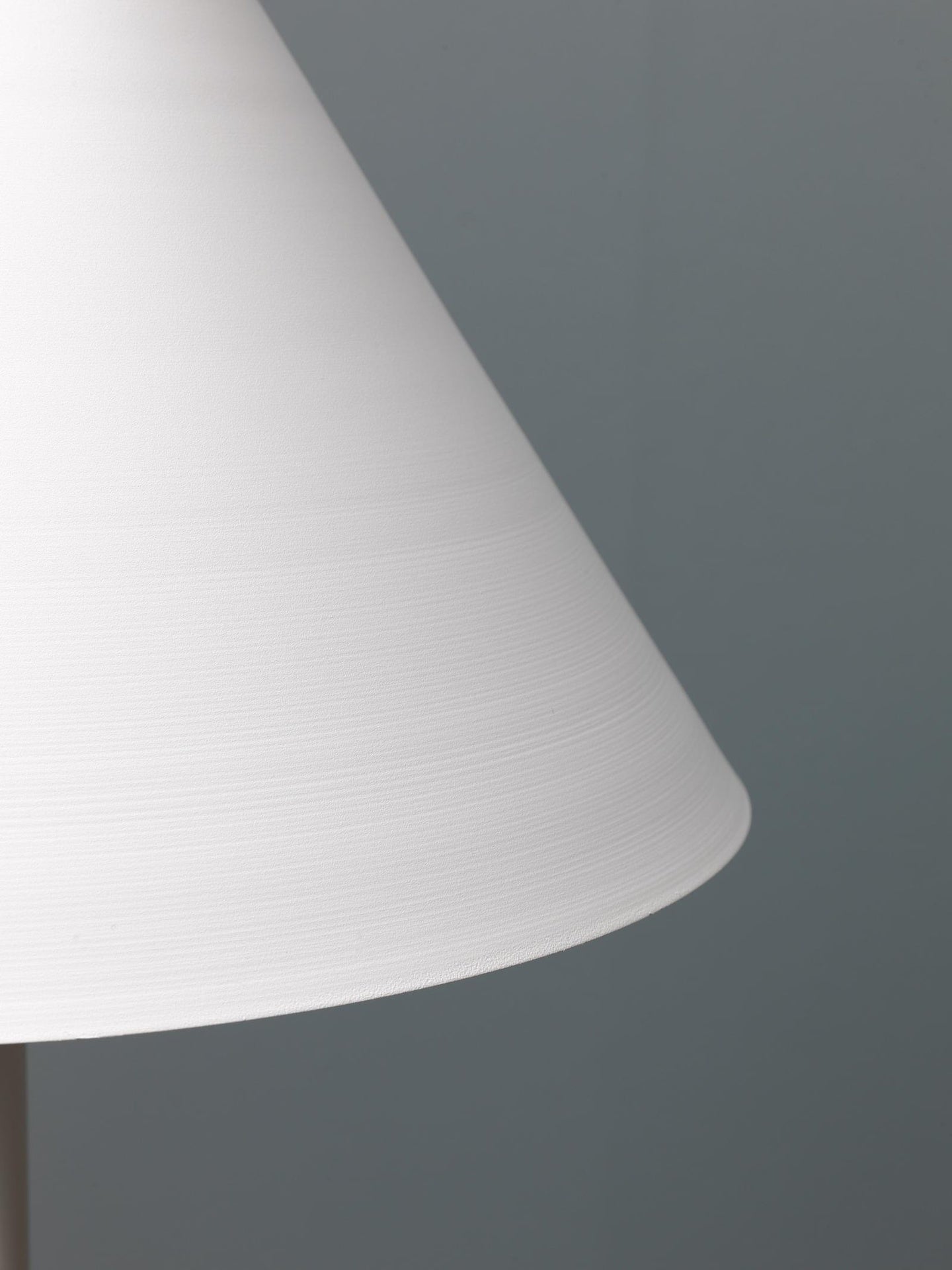 Lampadaire en métal blanc D40xP40x156h cm