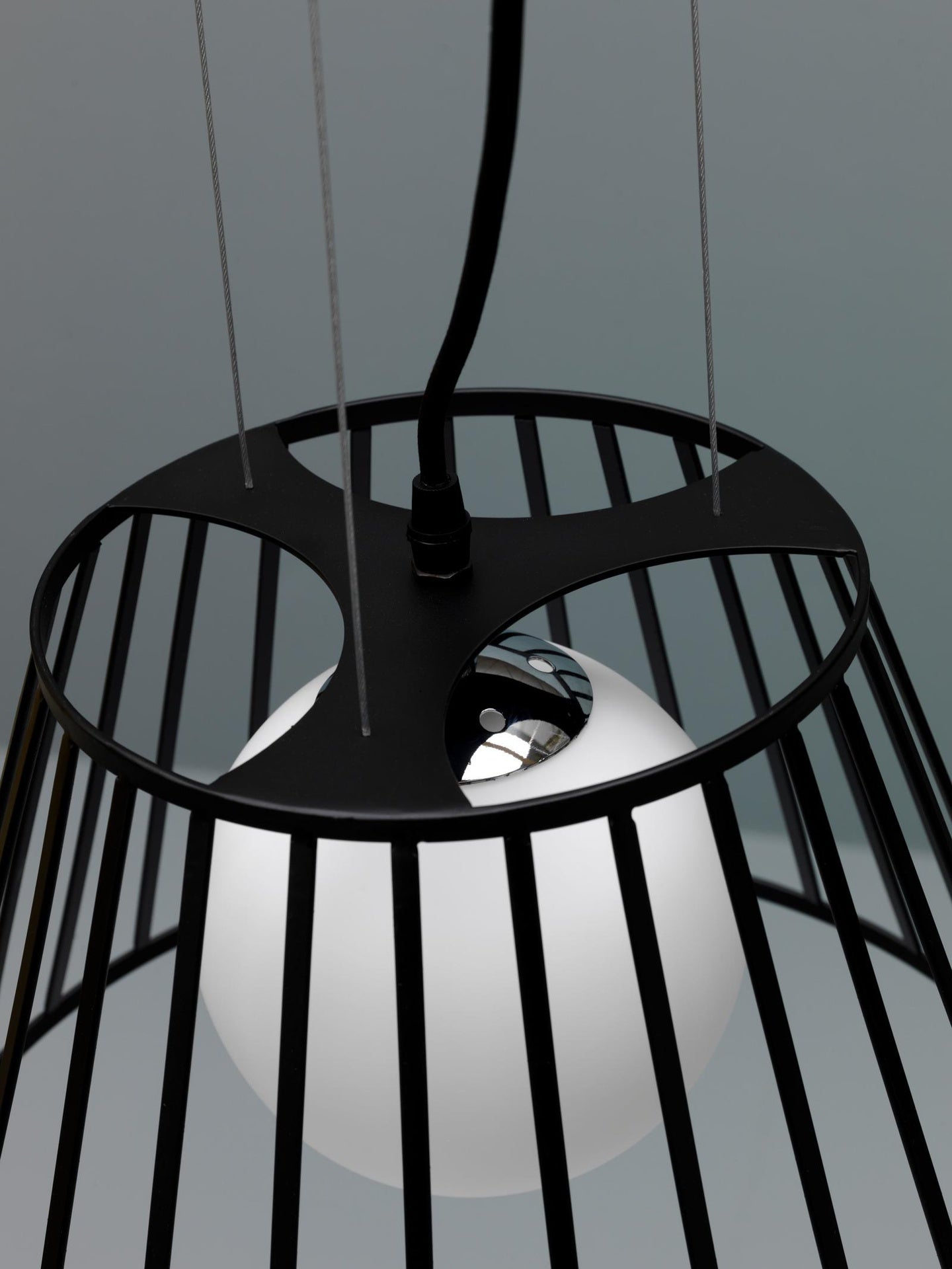Suspension en métal avec abat-jour noir D25/35xD20/35x120h cm