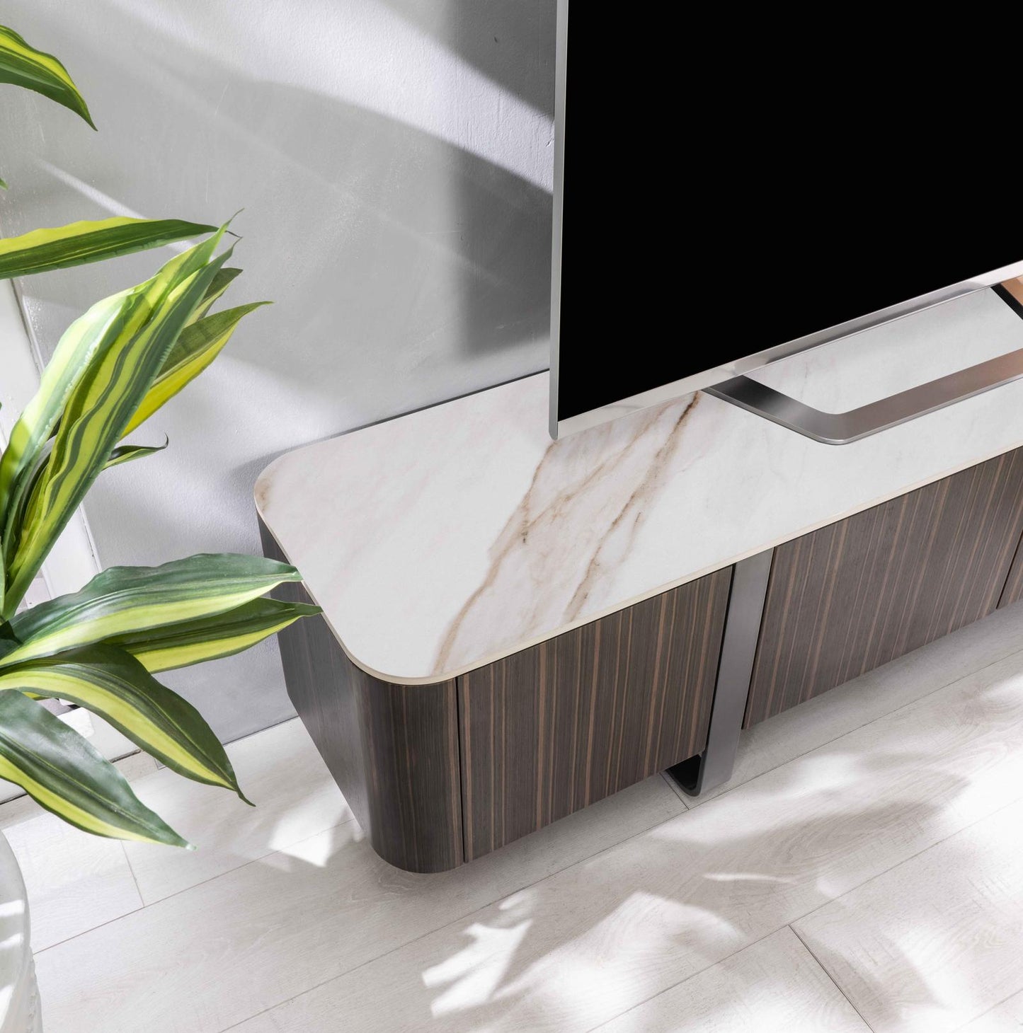 Meuble TV doré-ébène 40 cm x 180 cm H. 45 cm