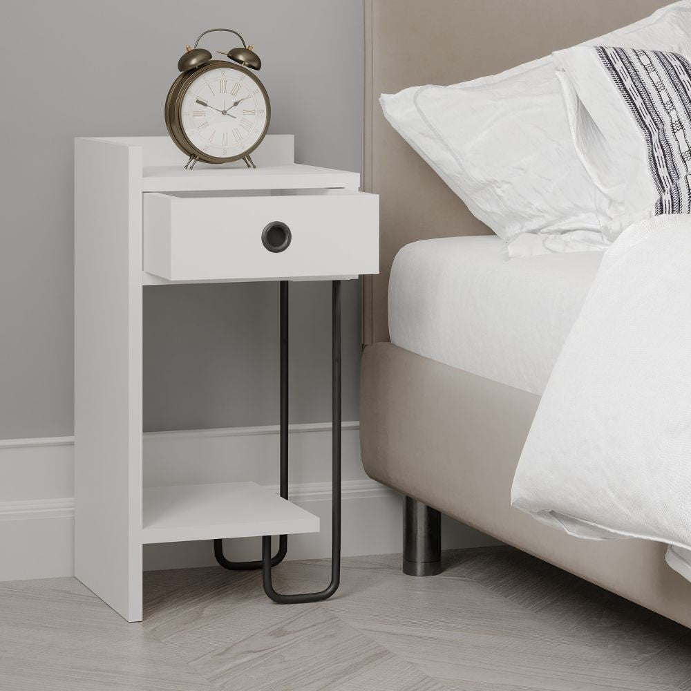 Table de chevet Sirius blanche avec tiroir et pied gauche en métal noir