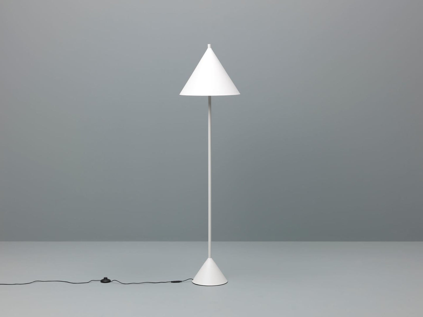 Lampadaire en métal blanc D40xP40x156h cm
