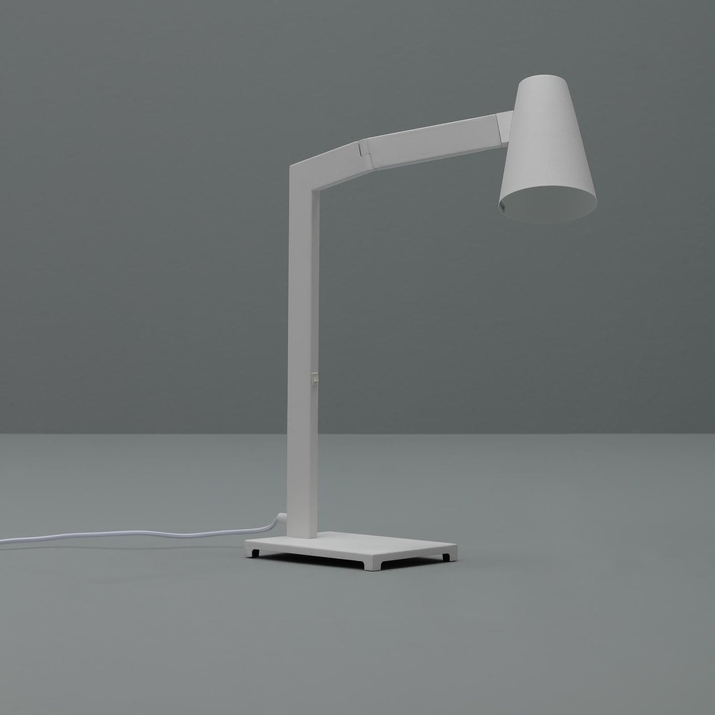 Lampe de table avec abat-jour en métal blanc 42x15x60,5h cm