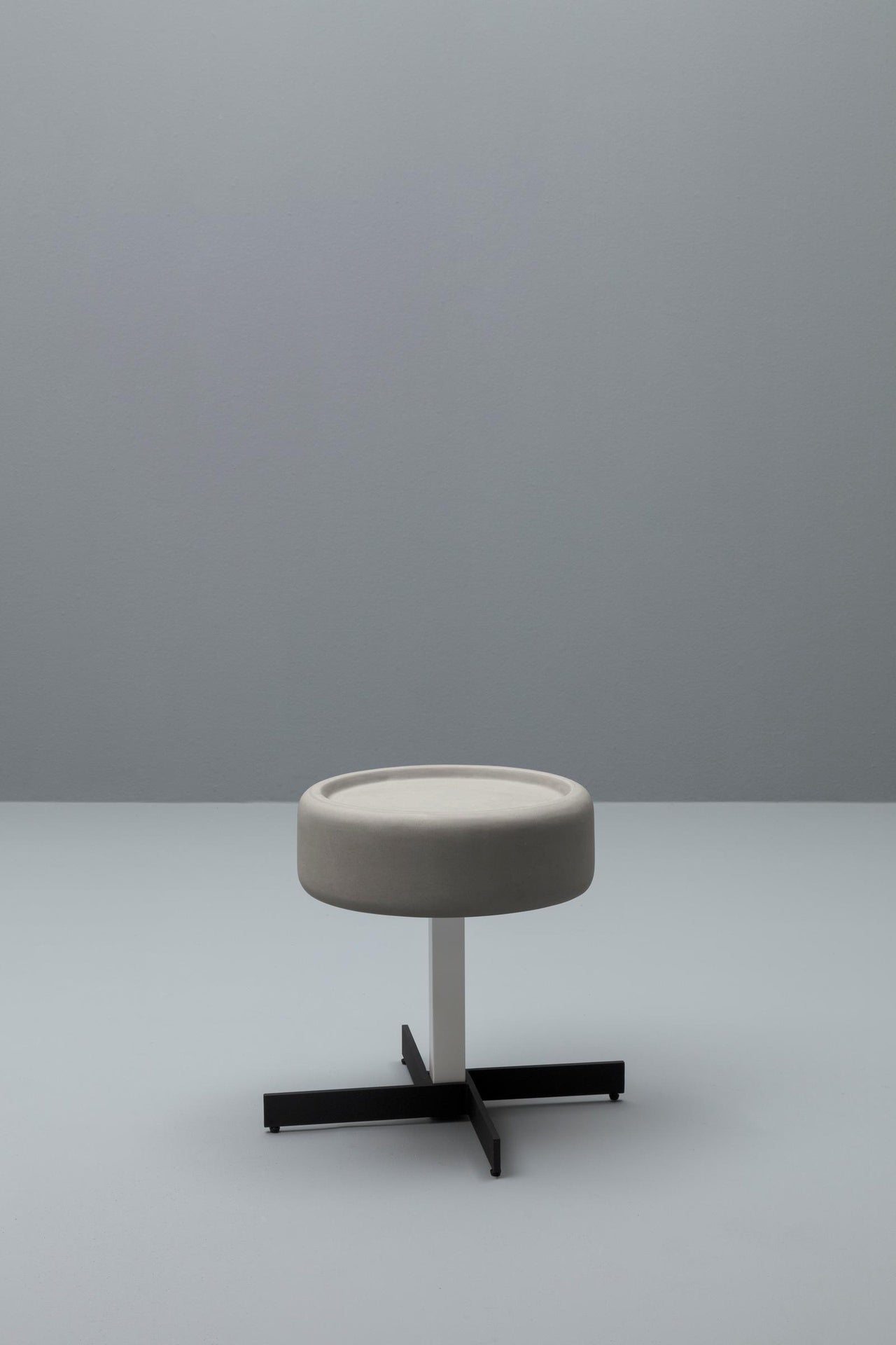 Table basse en MDF avec plateau gris D42xP42x52h cm