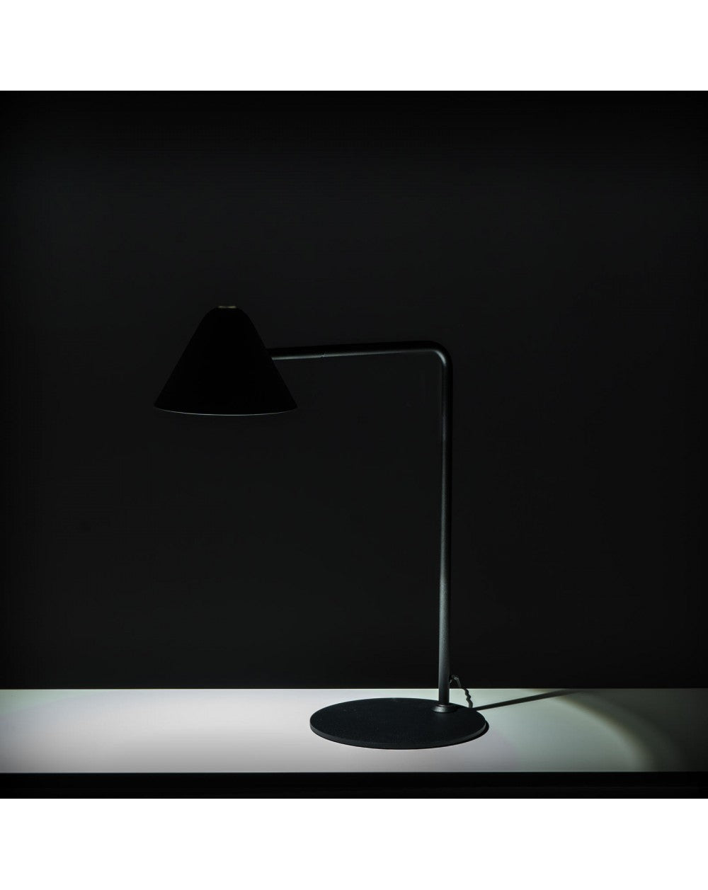 Lampe de table LED Antares en métal noir STS