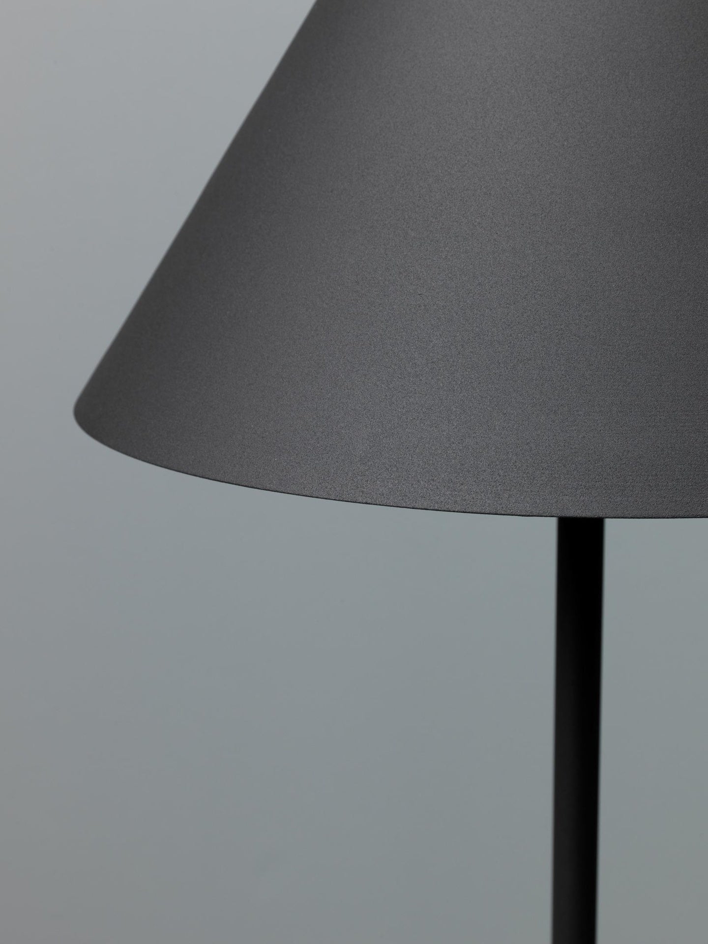 Lampadaire en métal noir D40xP40x156h cm