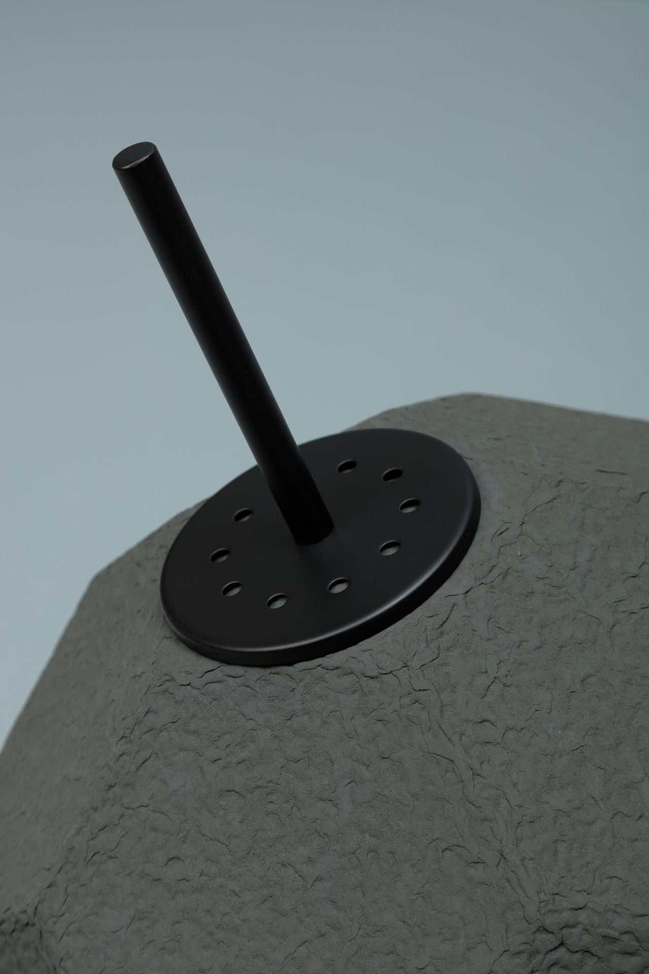 Lampadaire avec abat-jour en carton recyclé noir D34xP34x160h cm