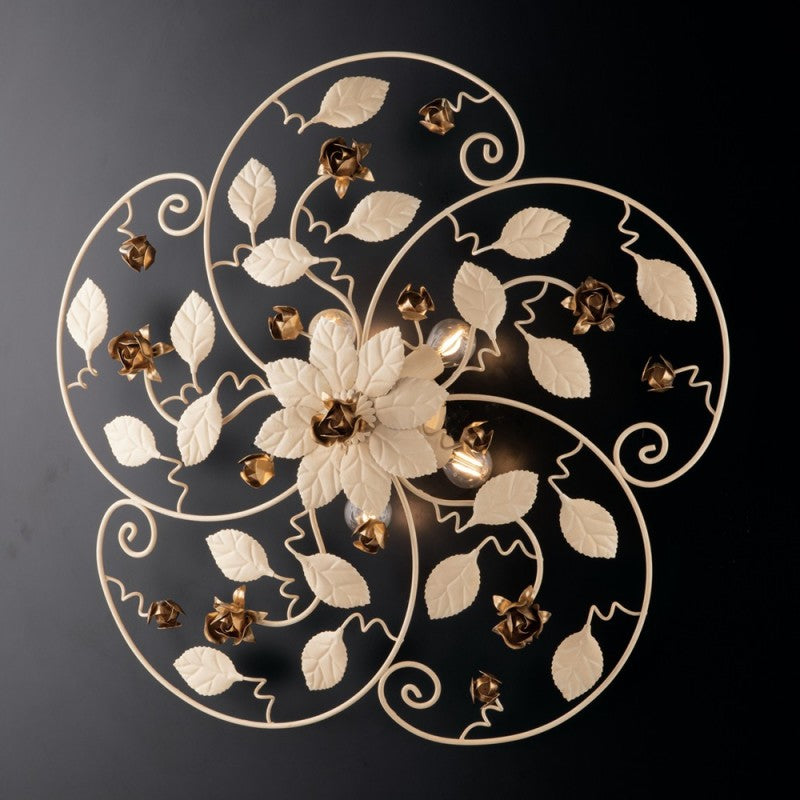 Plafonnier en fer laqué ivoire à décor doré, 5 lumières