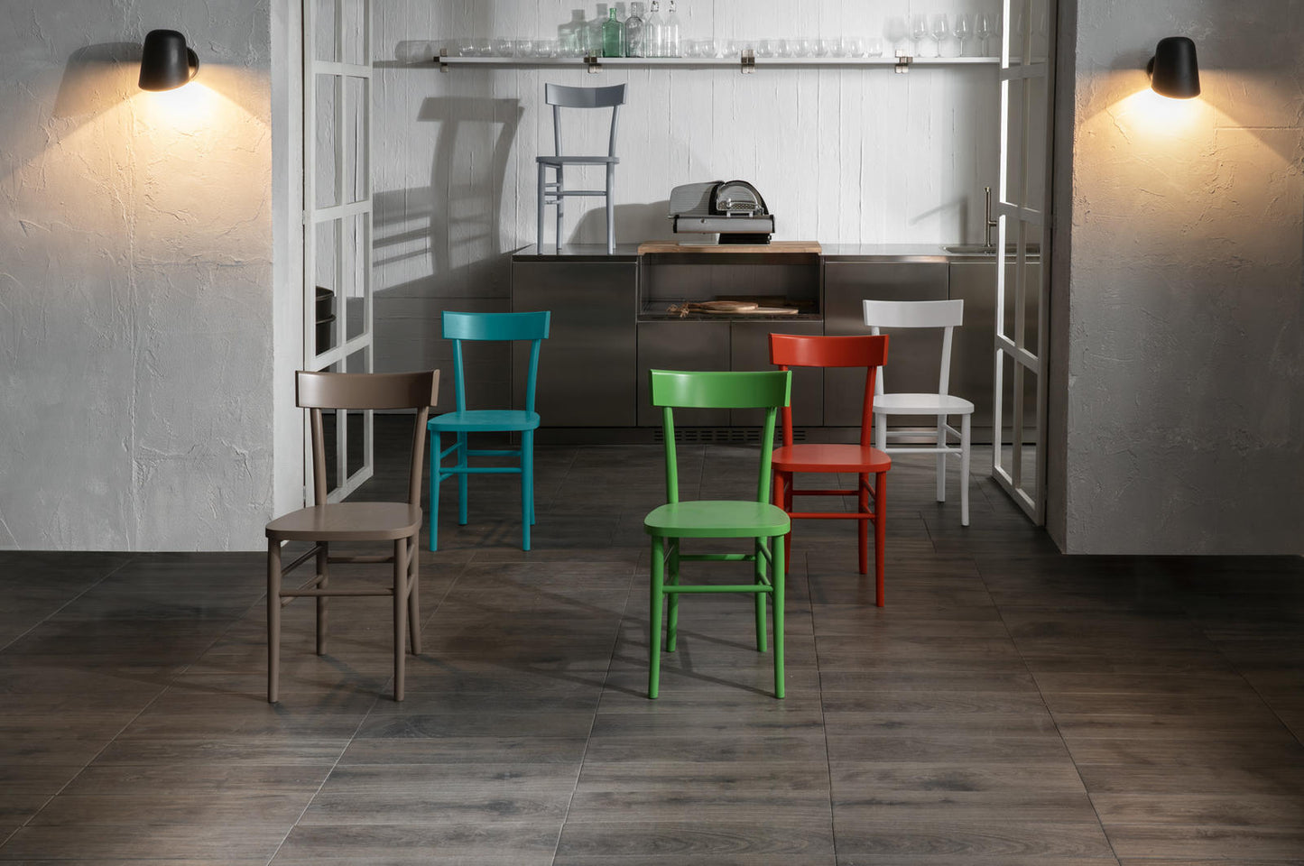 2x Chaise en bois laqué turquoise 48x39x80h cm