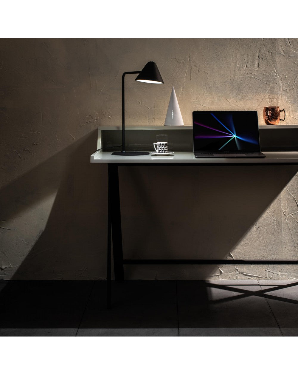 Lampe de table LED Antares en métal noir STS