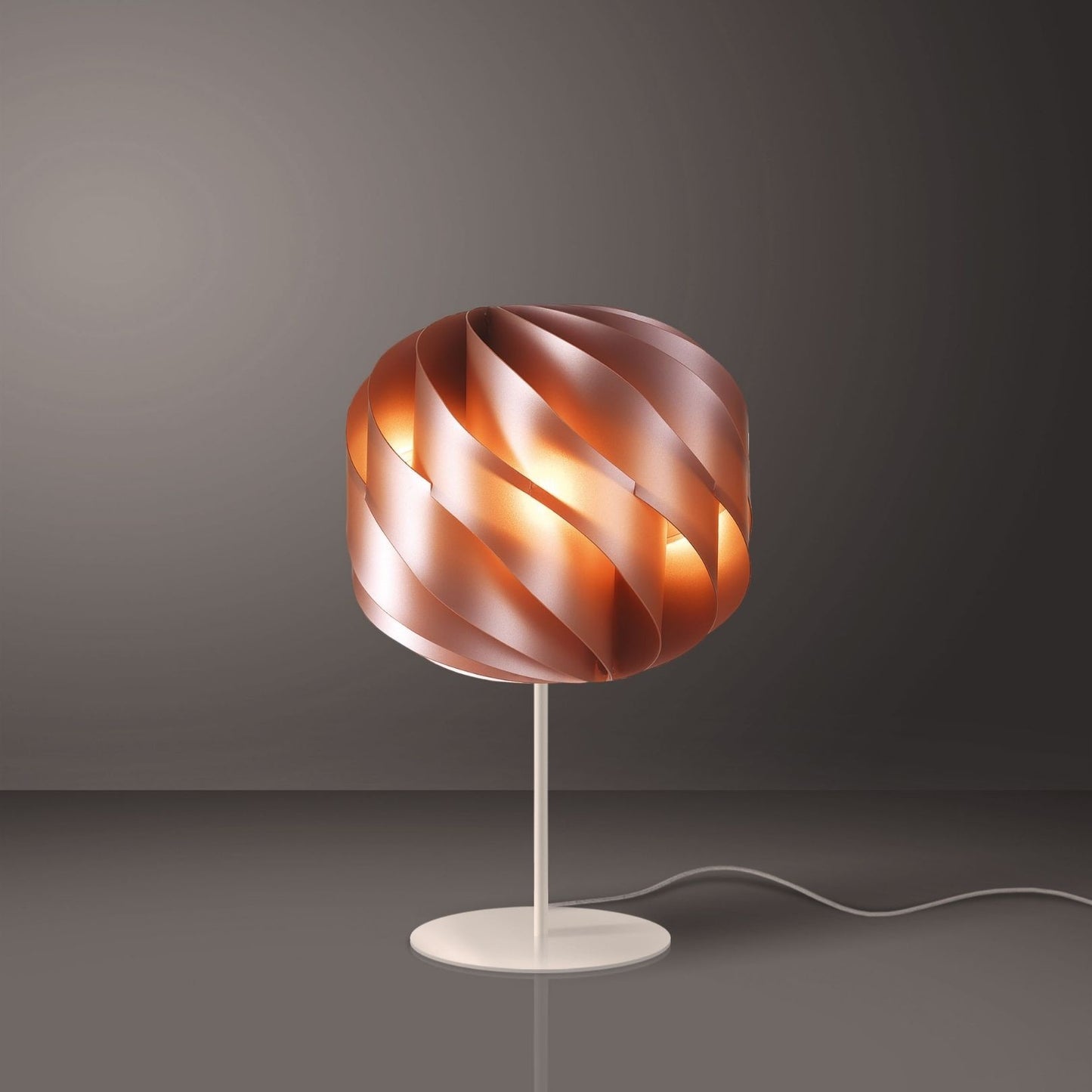 Lampe de table avec base et tige en métal cuivré Cm. 25x44h