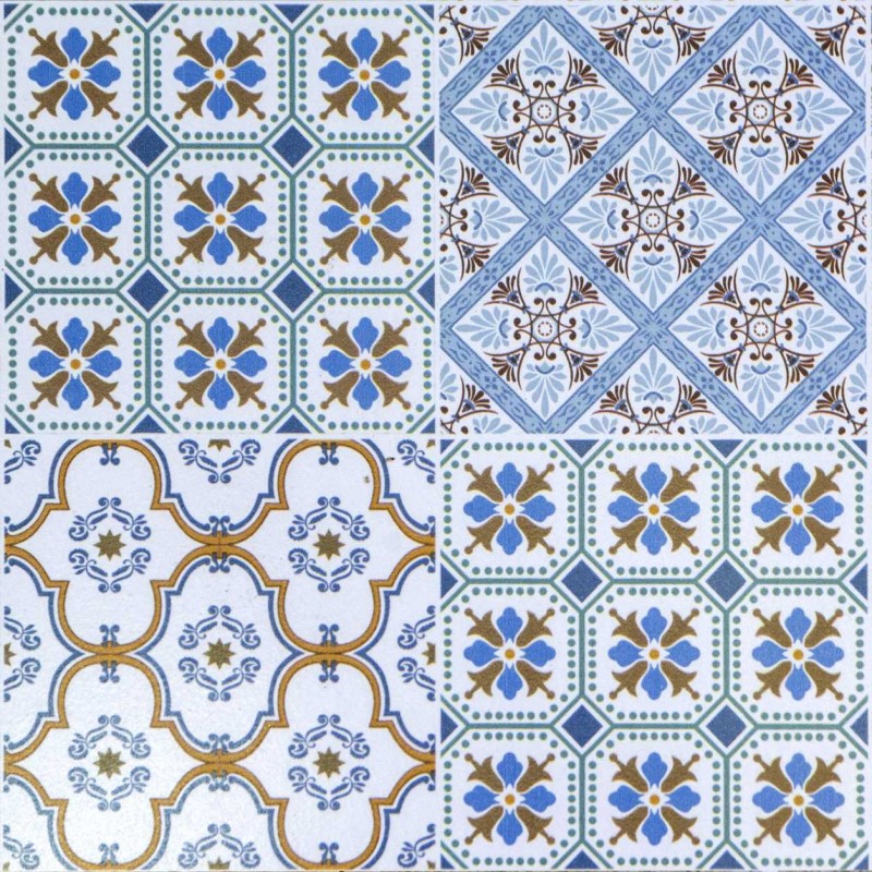 Table en fer forgé avec mosaïque et chaises