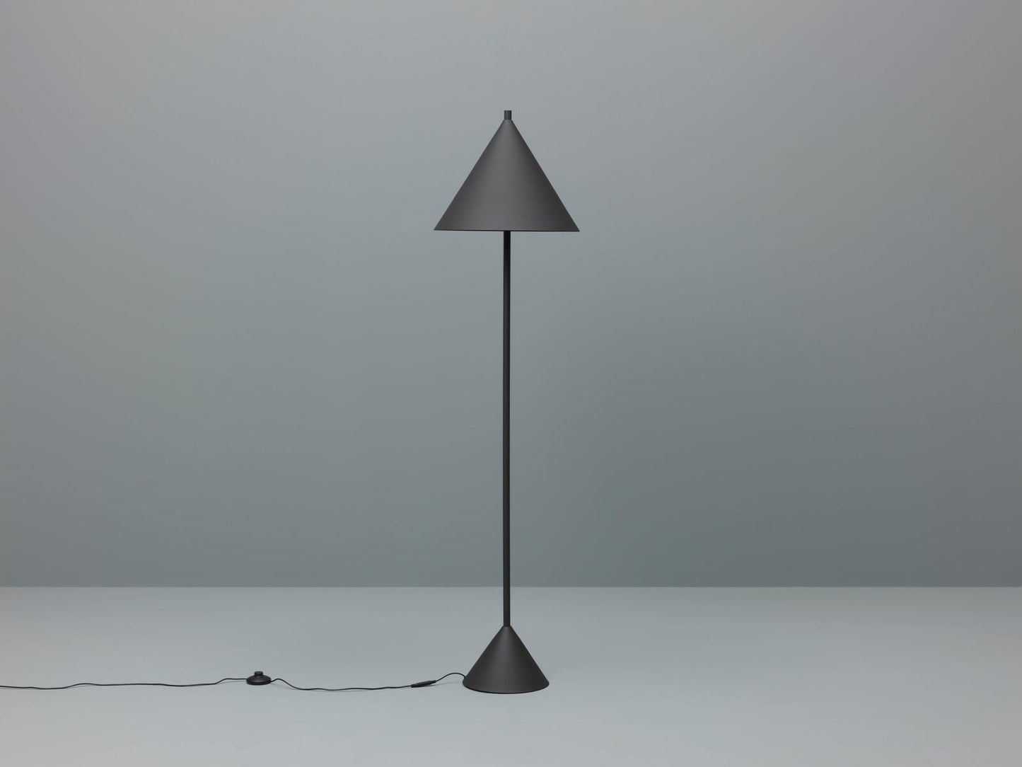Lampadaire en métal noir D40xP40x156h cm
